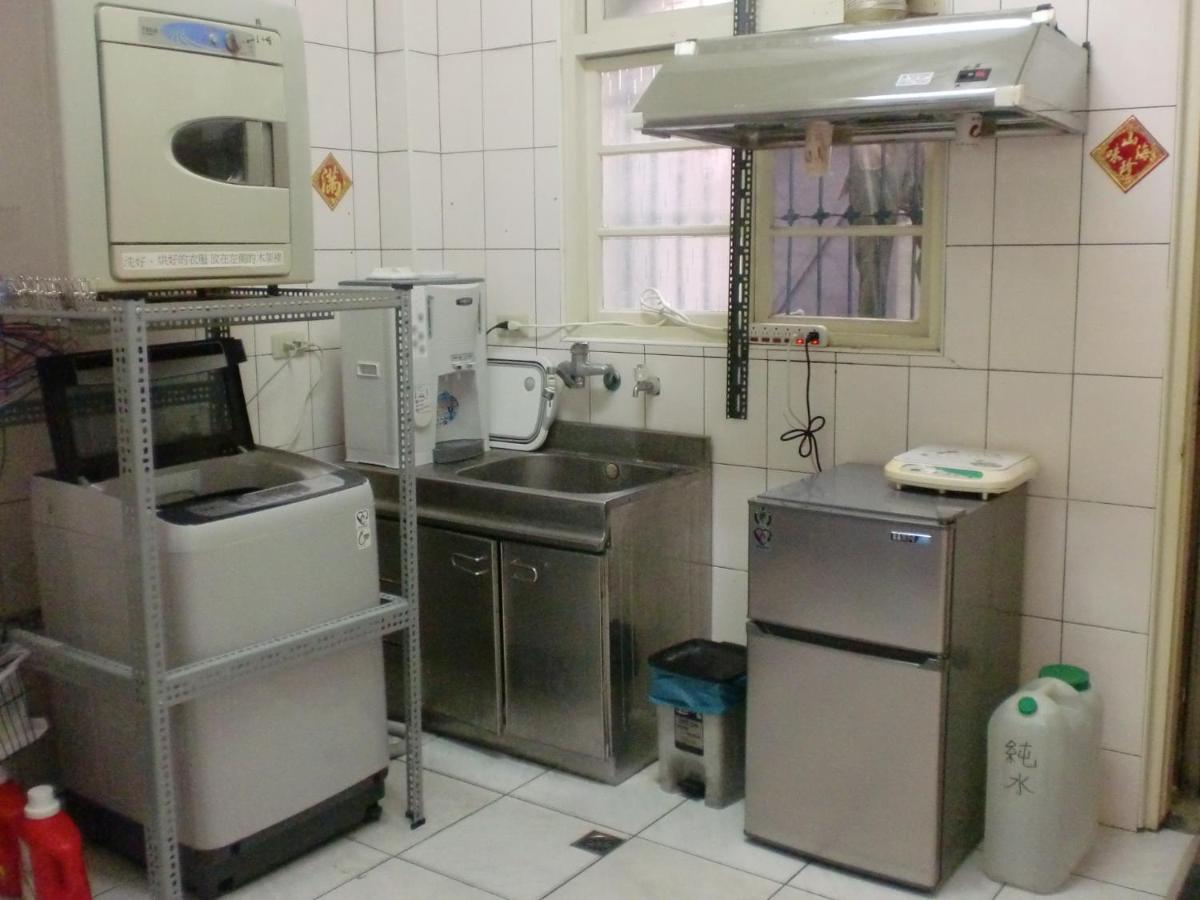 Add Hostel Чжанхуа Сити Екстериор снимка